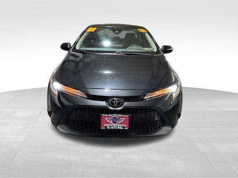 Used 2021 Toyota Corolla LE image 2