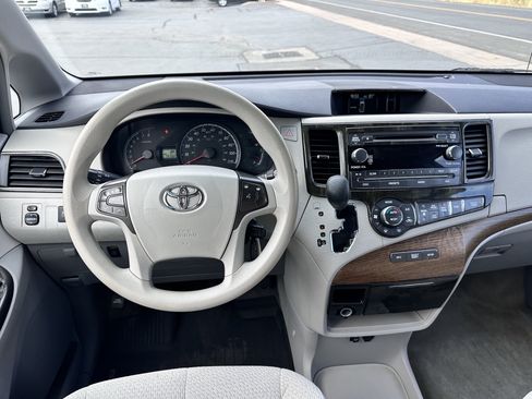 Used 2014 Toyota Sienna LE FWD image 8