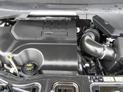 Used 2025 Land Rover Discovery Sport S image 32