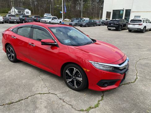 Used 2018 Honda Civic Touring image 2