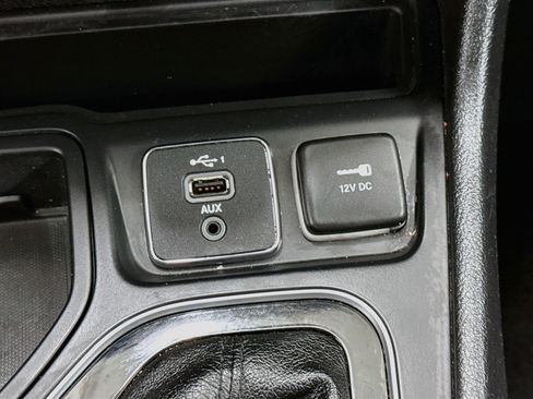 Used 2020 Jeep Cherokee Latitude Plus FWD image 26