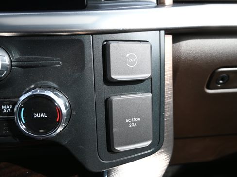 Used 2025 Ford F150 King Ranch w/ FX4 Off-Road Package image 31