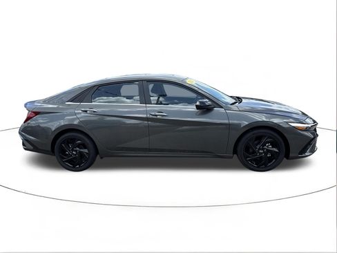 Used 2026 Hyundai Elantra SEL Sport Premium FWD image 2