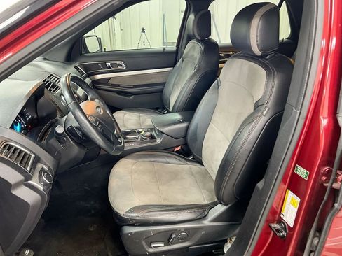 Used 2017 Ford Explorer XLT w/ Equipment Group 202A AWD/4WD image 20
