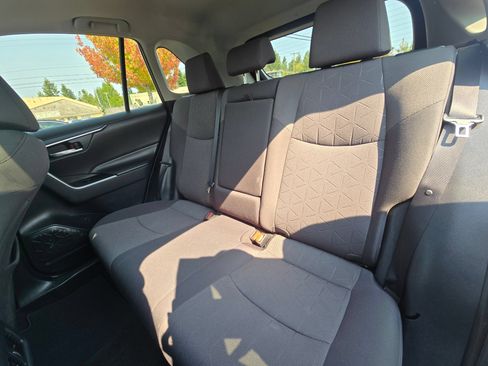 Used 2019 Toyota RAV4 XLE w/ Carpet Mat Package AWD/4WD image 17