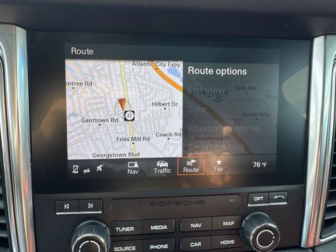 Used 2018 Porsche Macan Sport Edition AWD/4WD image 16