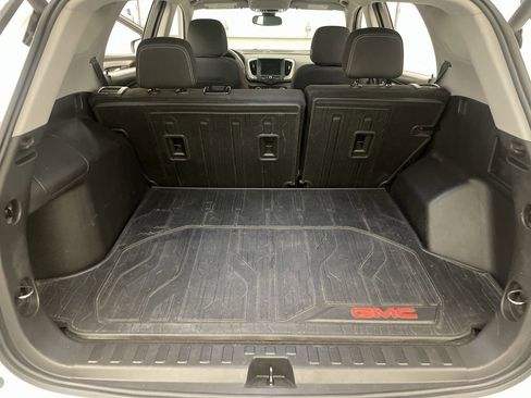 Used 2023 GMC Terrain SLE w/ Driver Convenience Package image 30