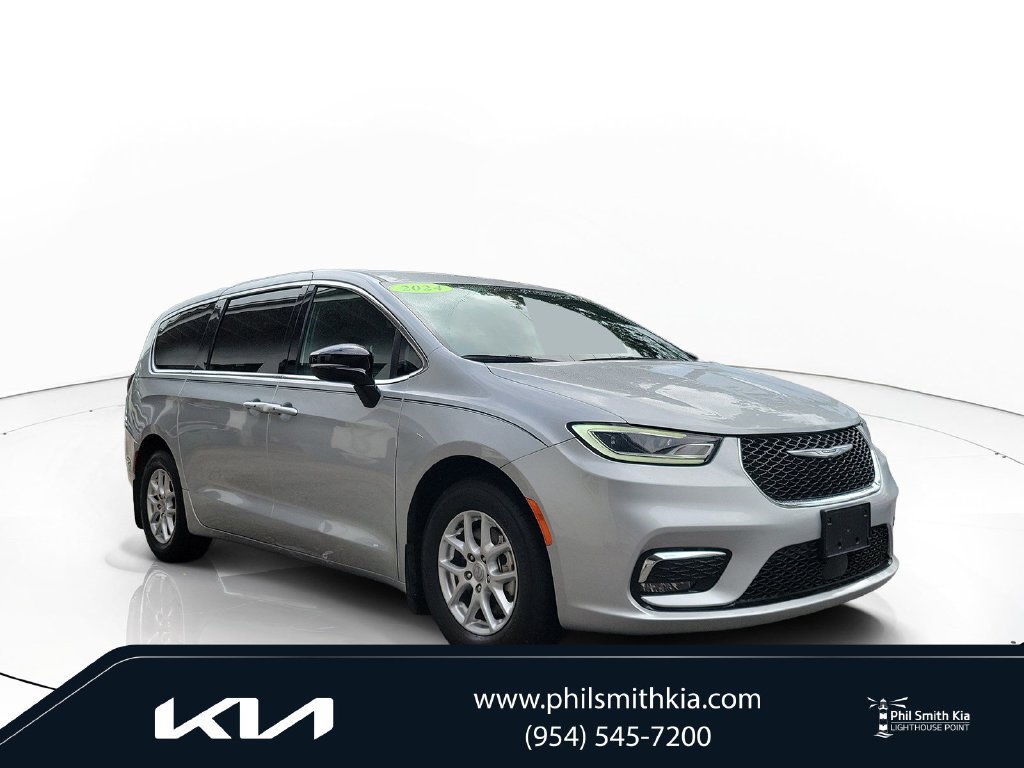 Used 2024 Chrysler Pacifica Touring FWD image 1
