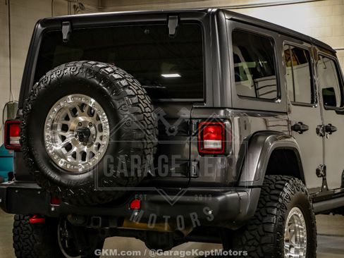 Used 2018 Jeep Wrangler Unlimited Sahara AWD/4WD image 59