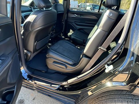 New 2025 Jeep Grand Cherokee L Altitude image 20