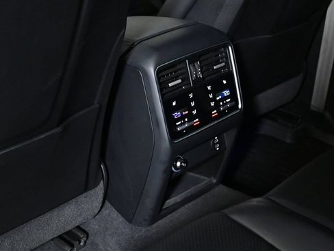 Used 2023 Porsche Cayenne Platinum Edition AWD/4WD image 40