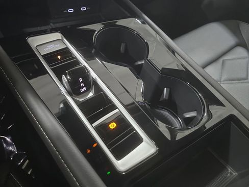 Used 2024 Volkswagen Atlas SE w/ Panoramic Sunroof Package image 19