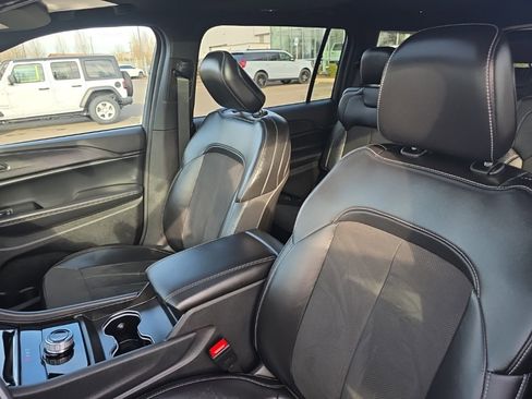 Used 2024 Jeep Grand Cherokee L Altitude image 14