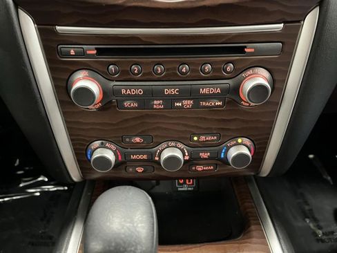 Used 2020 Nissan Pathfinder Platinum image 21