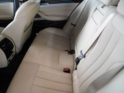 Certified 2023 BMW 530e w/ Premium Package RWD image 36