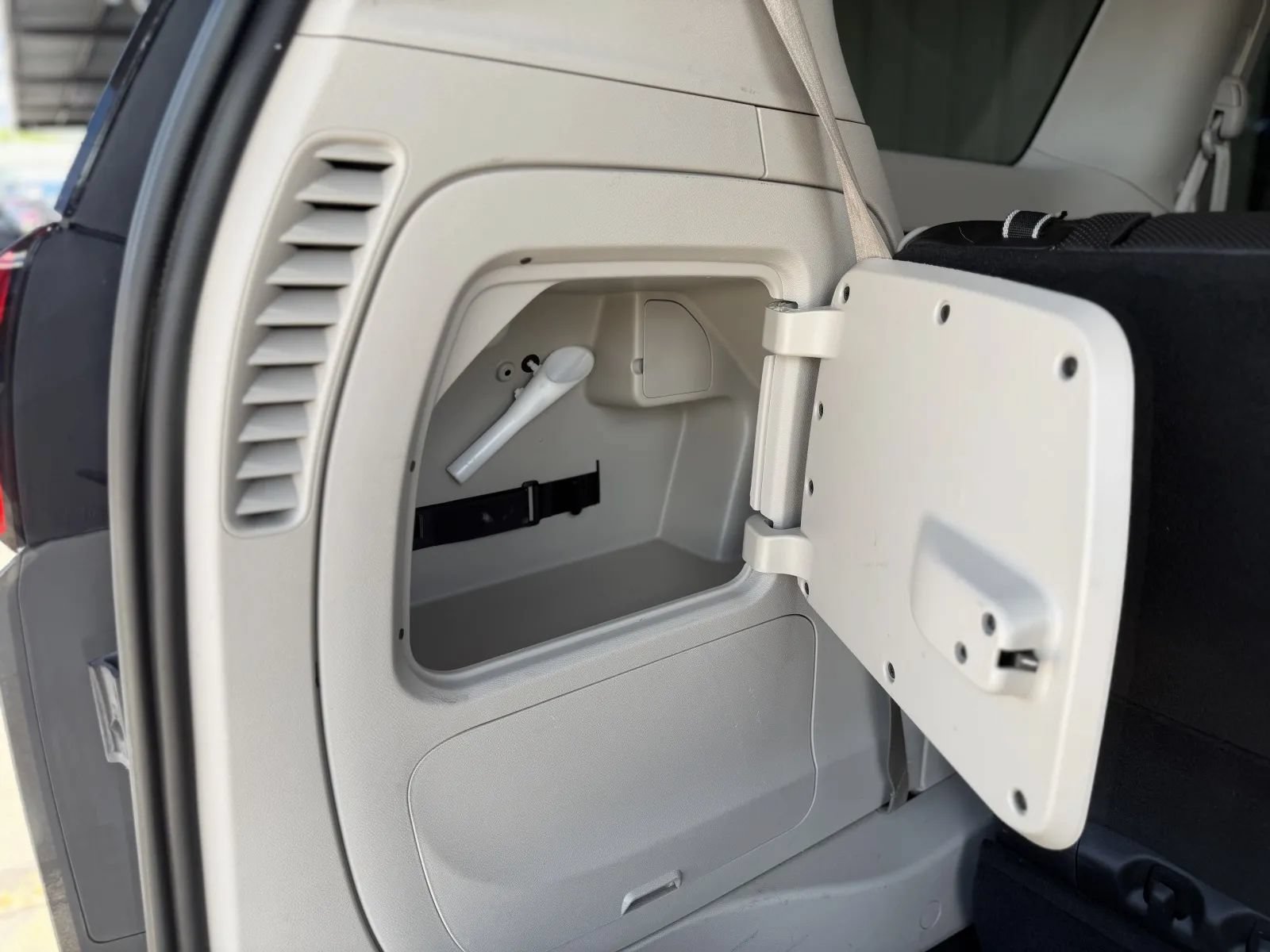 Used 2022 Chrysler Pacifica Limited FWD image 44