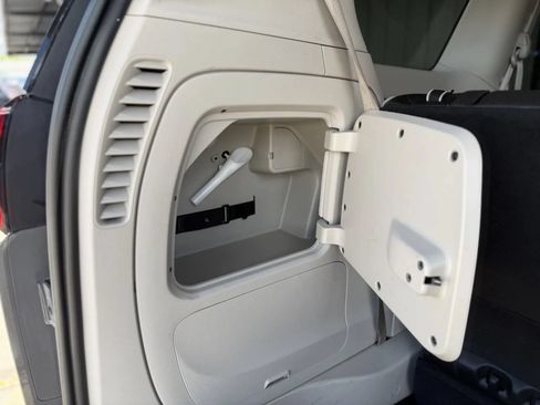 Used 2022 Chrysler Pacifica Limited FWD image 44