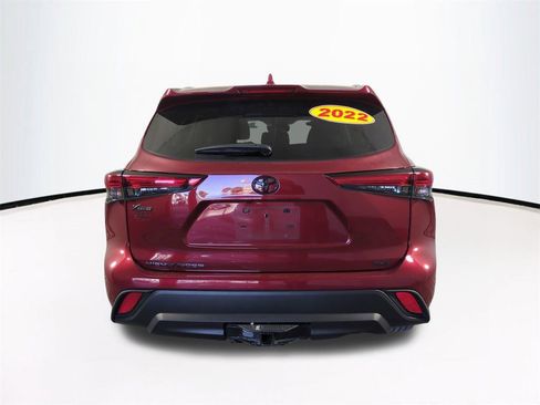 Used 2022 Toyota Highlander XLE image 6