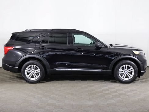 Used 2023 Ford Explorer XLT AWD/4WD image 17