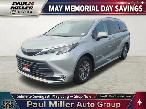 Used 2021 Toyota Sienna XLE AWD/4WD image 1
