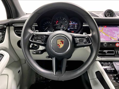 Used 2025 Porsche Macan AWD/4WD image 17