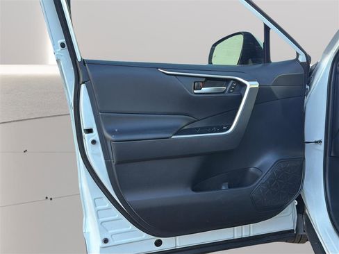 Used 2019 Toyota RAV4 XLE Premium w/ Cold Weather Package AWD/4WD image 15