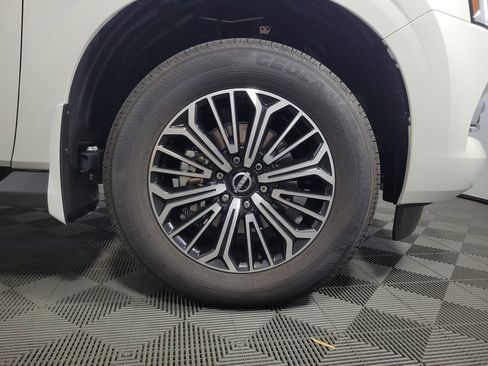 Used 2025 Nissan Armada SL w/ Captain's Chari Seat Package image 9