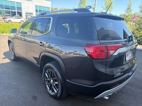 Used 2018 GMC Acadia SLT w/ LPO, Floor Liner Package AWD/4WD image 4