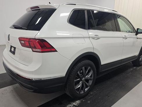 Used 2023 Volkswagen Tiguan SE w/ Panoramic Sunroof Package image 2