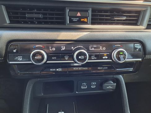 Used 2025 Honda Pilot EX-L image 12