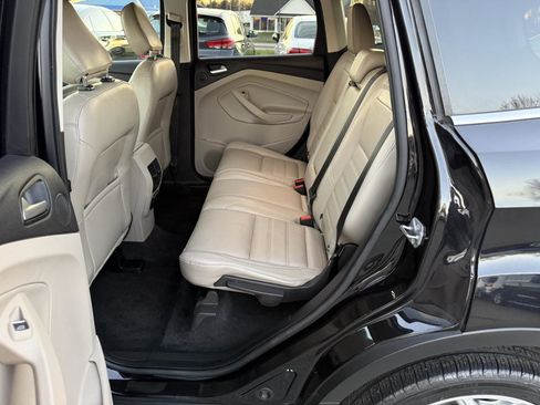 Used 2019 Ford Escape Titanium image 9