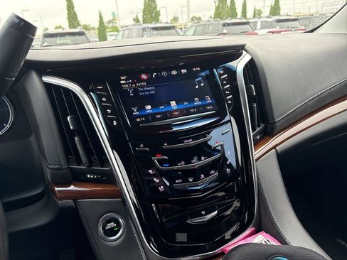 Used 2019 Cadillac Escalade Premium Luxury AWD/4WD image 3