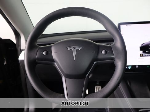 Used 2022 Tesla Model 3 Performance image 3