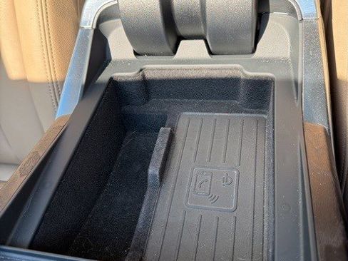 Used 2023 Audi Q8 Premium image 18