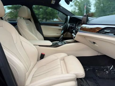 Used 2019 BMW 530i xDrive AWD/4WD image 16