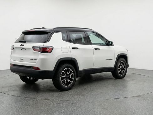 Used 2025 Jeep Compass Trailhawk AWD/4WD image 9
