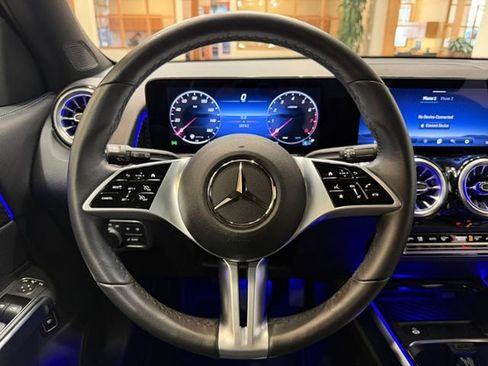 Used 2025 Mercedes-Benz GLB 250 image 12