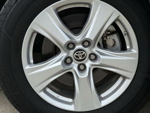 Used 2024 Toyota Highlander LE AWD/4WD image 10