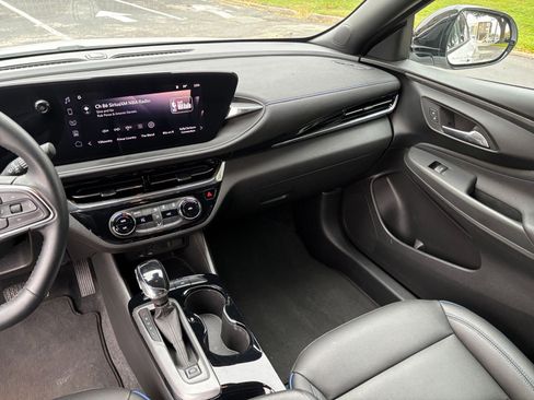 Used 2025 Buick Envista Sport Touring image 29