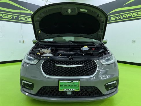 Used 2023 Chrysler Pacifica Pinnacle FWD image 4