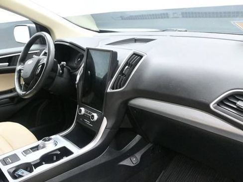 Used 2022 Ford Edge SEL AWD/4WD image 16