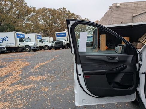 Used 2025 Ford Escape Active image 11