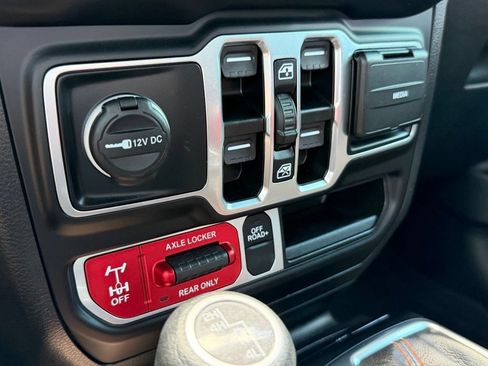 Used 2023 Jeep Gladiator Mojave w/ LED Lighting Group AWD/4WD image 24