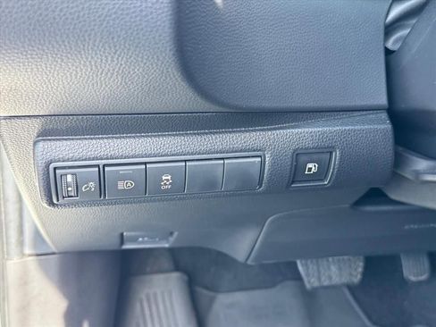 Used 2025 Toyota Corolla SE w/ SE Premium Package image 18