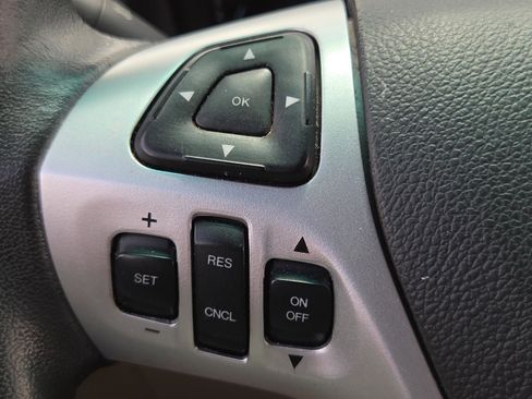 Used 2015 Ford Explorer XLT w/ Equipment Group 202B FWD image 27