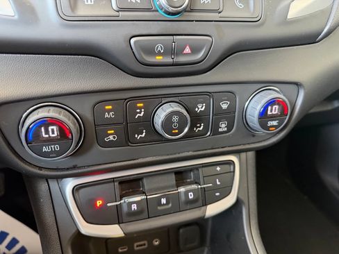 Used 2024 GMC Terrain SLE w/ Driver Convenience Package FWD image 12
