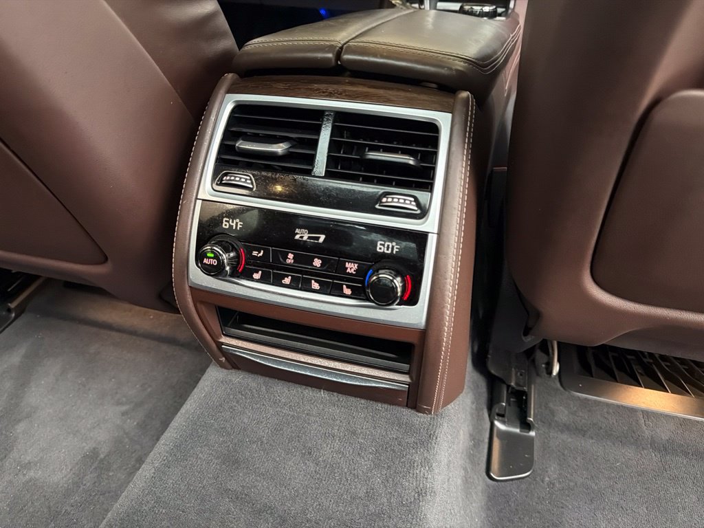 Used 2022 BMW 750i xDrive w/ Luxury Rear Seating Package AWD/4WD image 34