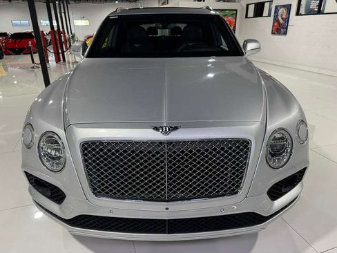 Used 2018 Bentley Bentayga image 2