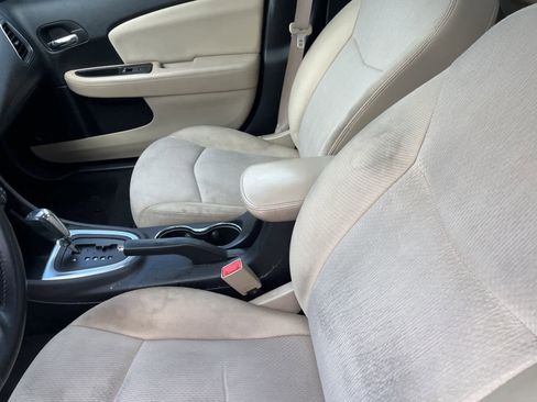 Used 2012 Chrysler 200 Touring image 28