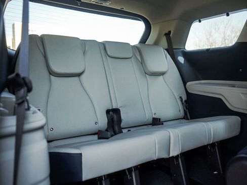 New 2026 Kia Carnival EX image 14